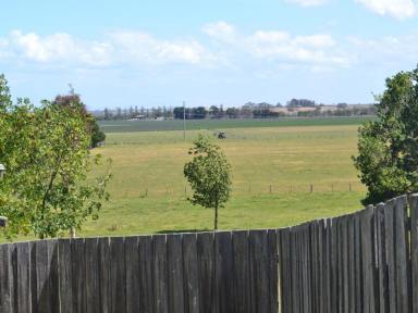 House For Lease - VIC - East Bairnsdale - 3875 - BAIRNSDALE MINERS COTTAGE  (Image 2)