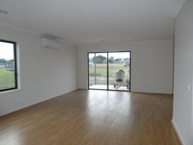 House For Lease - VIC - East Bairnsdale - 3875 - NEAR NEW FOUR BEDROOM HOME  (Image 2)