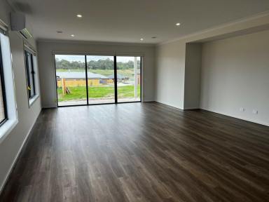 House For Lease - VIC - Lucknow - 3875 - SPACIOUS FAMILY HOME  (Image 2)