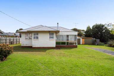 House For Sale - QLD - Harristown - 4350 - Opportunity Awaits....!  (Image 2)