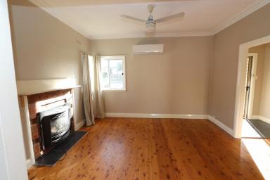 House For Lease - NSW - Inverell - 2360 - Immaculate Home on Ross Hill  (Image 2)