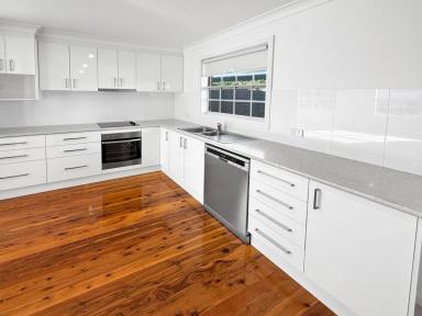 House For Sale - NSW - Narrandera - 2700 - STUNNING OPPORTUNITY  (Image 2)