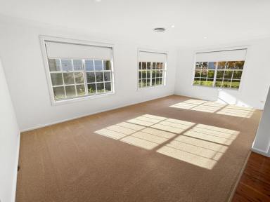 House For Sale - NSW - Narrandera - 2700 - STUNNING OPPORTUNITY  (Image 2)