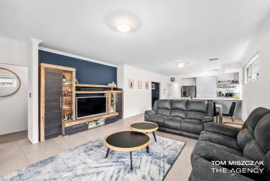 House For Sale - WA - Banksia Grove - 6031 - Outstanding Family Home in a Prime Position  (Image 2)