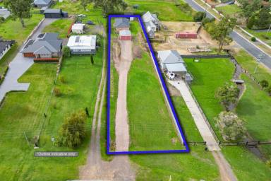 House For Sale - NSW - Clarence Town - 2321 - BRICK BEAUTY ON HALF AN ACRE IN THE HEART OF CLARENCE TOWN  (Image 2)