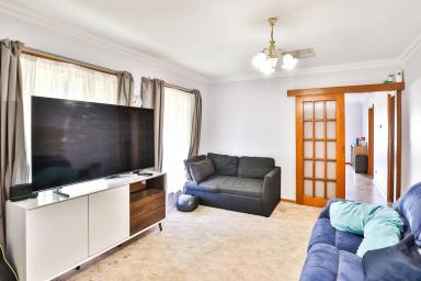 Unit For Sale - VIC - Mildura - 3500 - NEAT UNIT, GREAT LOCATION  (Image 2)