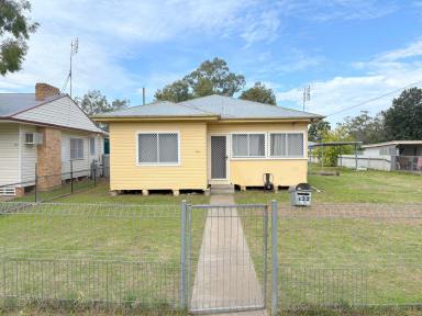 House For Sale - NSW - Moree - 2400 - INVEST OR OCCUPY - GREAT VALUE  (Image 2)