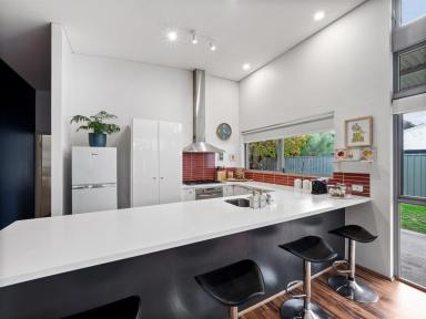 House For Sale - WA - Margaret River - 6285 - Convenient Stylish Family Home  (Image 2)