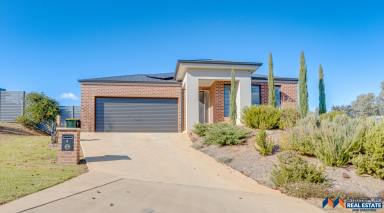 House For Sale - VIC - Myrtleford - 3737 - 4 Bedroom Family Home  (Image 2)