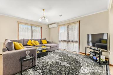 House For Sale - VIC - Endeavour Hills - 3802 - PRICED TO SELL GREAT VALUE  (Image 2)
