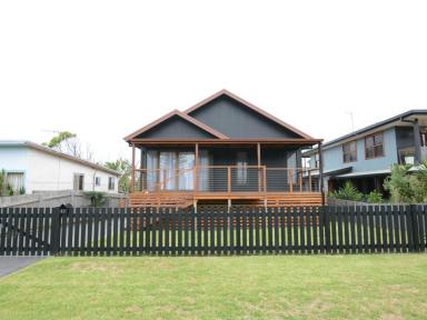 House For Lease - NSW - Old Bar - 2430 - MODERN COASTAL LIVING – STYLISH 3-BEDROOM HOME WITH LOFT & OCEAN GlLIMPSES  (Image 2)