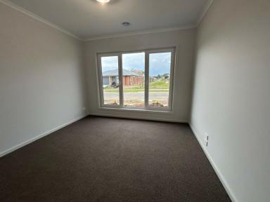 House For Lease - VIC - East Bairnsdale - 3875 - NEW 4 BEDROOM FAMILY HOME  (Image 2)
