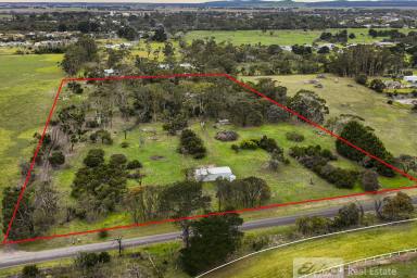 House For Sale - SA - Millicent - 5280 - Architecturally Designed Lifestyle Property with Self-Contained Granny Flat  (Image 2)