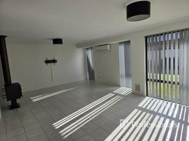 House For Lease - WA - Burekup - 6227 - LARGE FAMILY HOME IN PICTURESQUE BUREKUP  (Image 2)