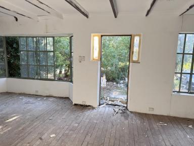 House For Sale - WA - Koongamia - 6056 - A 5 bedroom Renovator’s Delight with Huge Block Potential!  (Image 2)