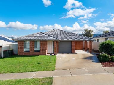 House For Sale - NSW - Kootingal - 2352 - Modern Dual-Occupancy Investment Returning $850 PW  (Image 2)