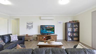 House For Sale - QLD - Hodgson Vale - 4352 - Sensational Hodgson Vale Living !  (Image 2)