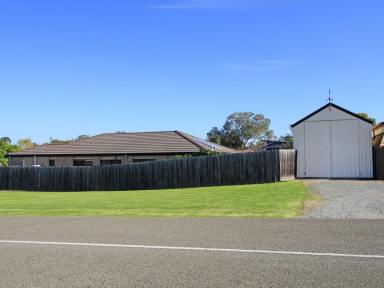 House For Sale - VIC - Bairnsdale - 3875 - DOWNSIZER WITH HIGH CLEARANCE SHED  (Image 2)