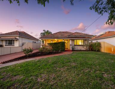 House For Sale - WA - Redcliffe - 6104 - LOVELY CHARACTER HOME  (Image 2)
