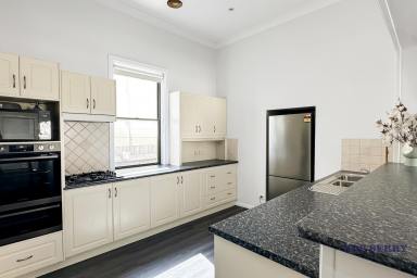 House Leased - NSW - Dubbo - 2830 - Three Bedroom Home in prime location - Can be offered UNFURNISHED!  (Image 2)