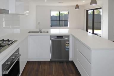 Villa For Lease - NSW - Dubbo - 2830 - Low Maintenance Two Bedroom Villa in Lakeview Estate  (Image 2)