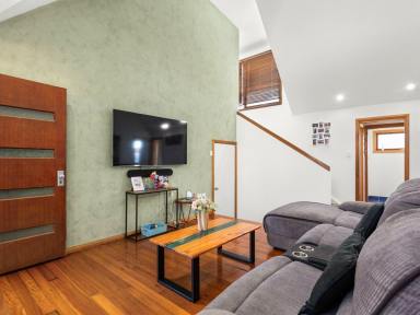 House For Sale - NSW - Old Bar - 2430 - CUSTOM BUILT COASTAL TOWNHOUSE  (Image 2)