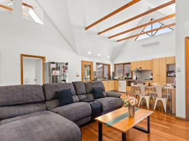 House For Sale - NSW - Old Bar - 2430 - CUSTOM BUILT COASTAL TOWNHOUSE  (Image 2)
