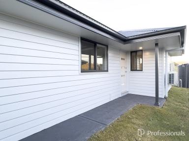 House For Lease - NSW - Kootingal - 2352 - 2/35 Wattle Street Street, Kootingal NSW 2352, Australia  (Image 2)