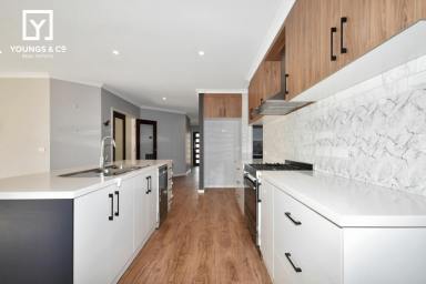 House For Sale - VIC - Kialla - 3631 - Close to St Anne's School - 4 Bedroom Kialla Lakes Estate  (Image 2)