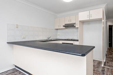 Duplex/Semi-detached For Sale - NSW - Raymond Terrace - 2324 - SPACIOUS, LOW-MAINTENANCE LIVING IN A QUIET CUL-DE-SAC!  (Image 2)