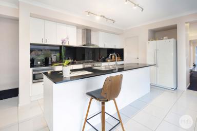 House For Sale - VIC - Alfredton - 3350 - Room for Everyone - Style, Space & A Standout Location!  (Image 2)