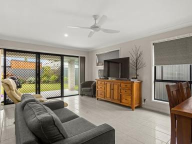 House For Lease - NSW - Old Bar - 2430 - MODERN FOUR BEDROOM HOME WITH SHED  (Image 2)