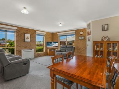 Unit For Sale - TAS - Devonport - 7310 - Neater than a Pin  (Image 2)