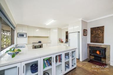 House For Sale - WA - Lesmurdie - 6076 - Tranquil Family Retreat  (Image 2)