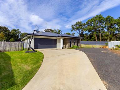 House For Sale - NSW - Kalaru - 2550 - WELL PRESENTED FAMILY HOME  (Image 2)