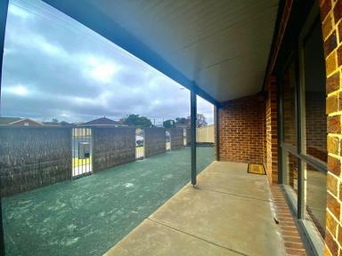 House For Lease - VIC - Echuca - 3564 - Brilliantly Located, Low-Maintenance Living in Echuca!  (Image 2)