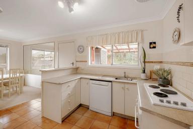 House For Lease - NSW - Mangerton - 2500 - Charming 3 Bedroom Home in Mangerton!  (Image 2)