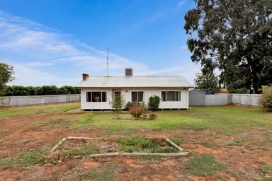 House For Sale - VIC - Red Cliffs - 3496 - An affordable home on 1/4 acre!  (Image 2)