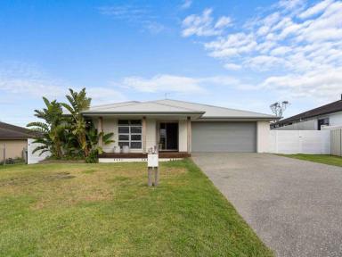 House For Sale - NSW - Wallabi Point - 2430 - STYLISH SEASIDE HOME  (Image 2)