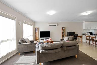 Unit For Sale - VIC - Flora Hill - 3550 - When location matters.  (Image 2)