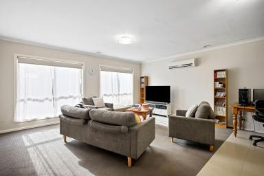 Unit For Sale - VIC - Flora Hill - 3550 - When location matters.  (Image 2)