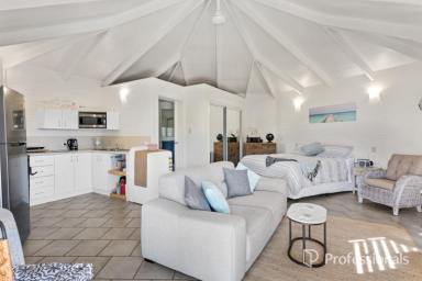 House For Sale - QLD - Bucasia - 4750 - Beautiful Bucasia Beach Resort!  (Image 2)
