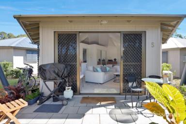 House For Sale - QLD - Bucasia - 4750 - Beautiful Bucasia Beach Resort!  (Image 2)