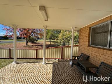 House For Sale - NSW - Inverell - 2360 - Immaculate Brick Home in Prime Albion Hill Location  (Image 2)