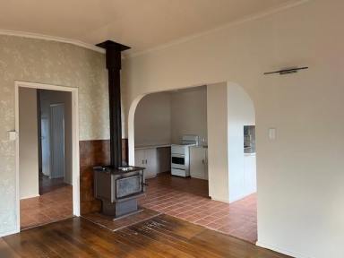 House For Lease - VIC - East Bairnsdale - 3875 - RENOVATED THREE BEDROOM IN CAMERON CRESCENT - APPLICATION PENDING  (Image 2)