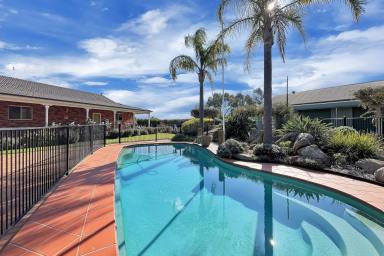 Mixed Farming For Sale - NSW - Cowra - 2794 - Exceptional home on 214 Acres* of creek frontage land, 10mins from town!  (Image 2)