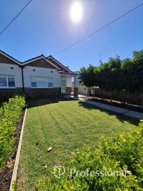 House For Lease - WA - Bunbury - 6230 - STUNNING EAST BUNBURY HOME - WHERE HISTORY MEETS MODERN LUXURY!  (Image 2)