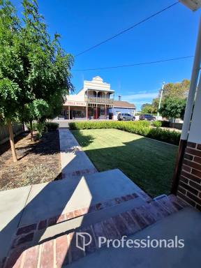 House For Lease - WA - Bunbury - 6230 - STUNNING EAST BUNBURY HOME - WHERE HISTORY MEETS MODERN LUXURY!  (Image 2)