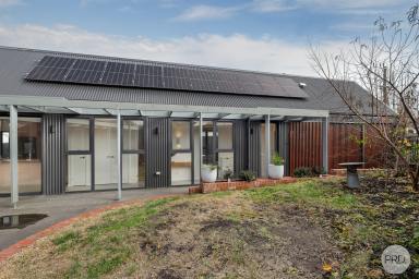 House For Sale - VIC - Ballarat East - 3350 - Striking Contemporary Design In Prime Ballarat Location  (Image 2)