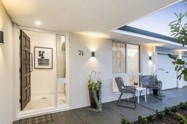House For Sale - WA - Lesmurdie - 6076 - Just Stunning With Side Access to Shed  (Image 2)
